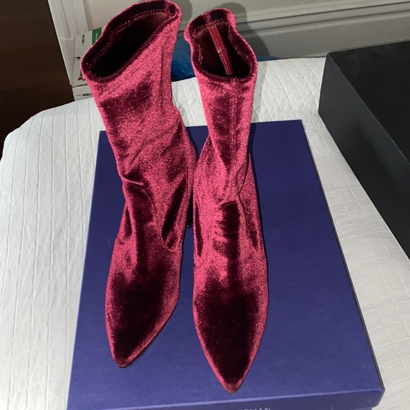 Stuart Weitzman Burgundy velvet ankle booties - Picture 2 of 7